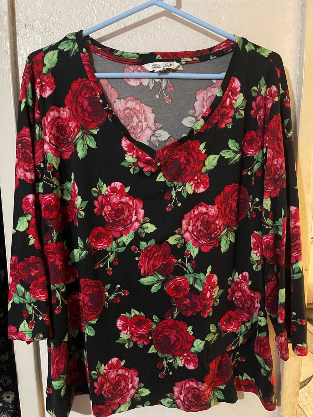 The Pioneer Woman Black V-Neck Top with Red Rose Print
